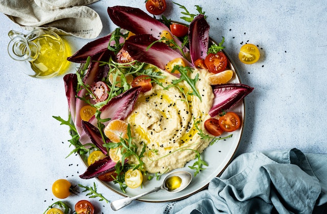 Curry Hummus mit Curry Dip und Gewürz