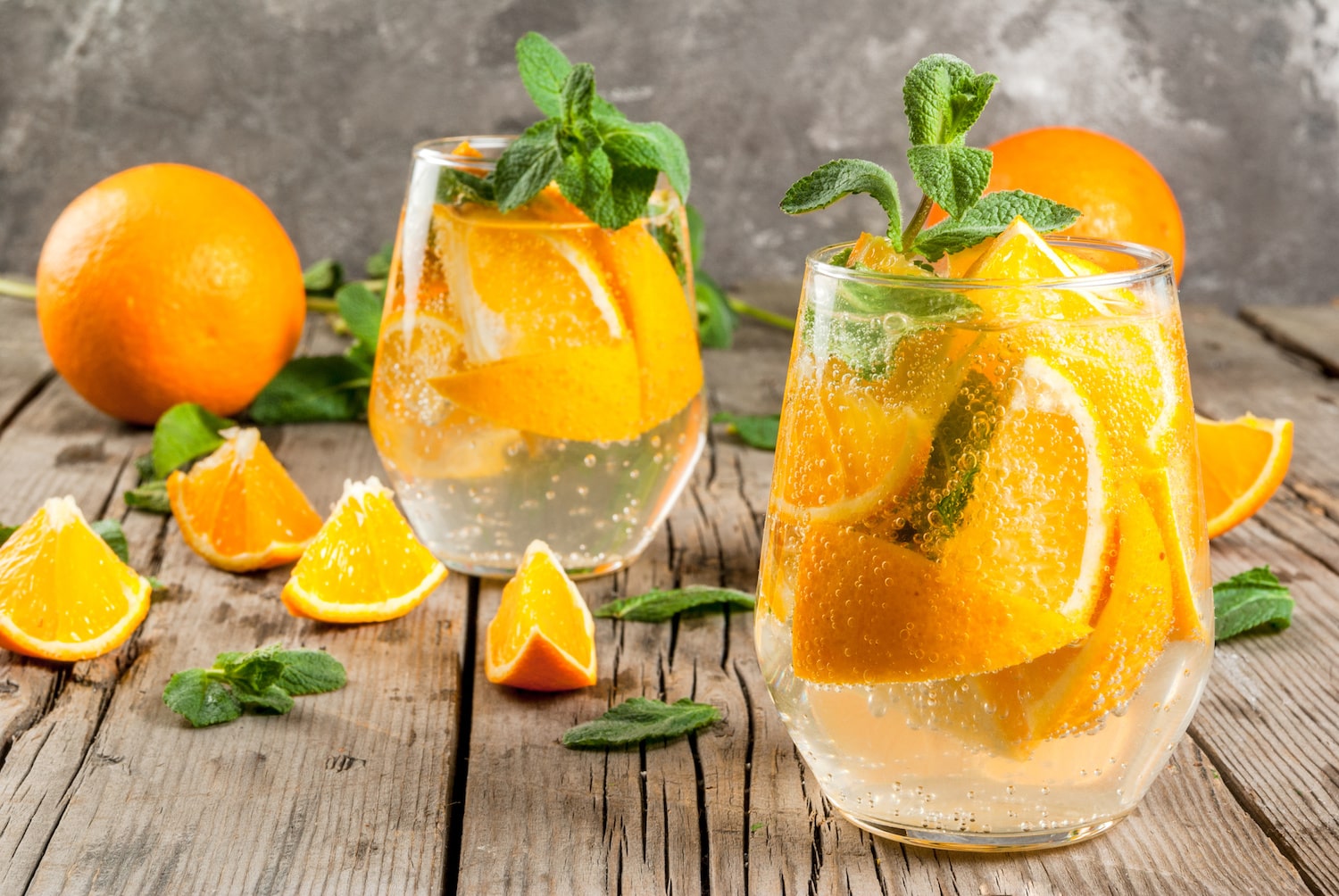 Orangenlimonade Mocktail im Glas