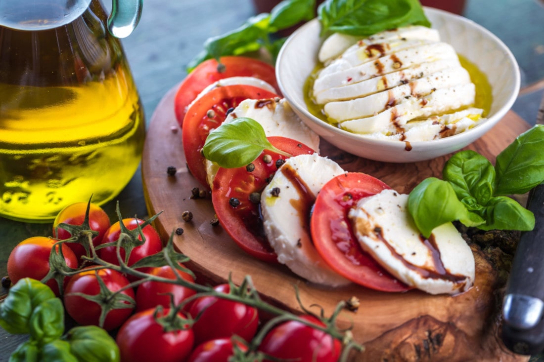 Tomate Mozzarella mit Öl und Balsamico