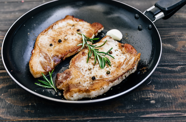 Nackensteaks mit Knoblauch und Rosmarin